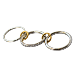 anillo triple con cristales