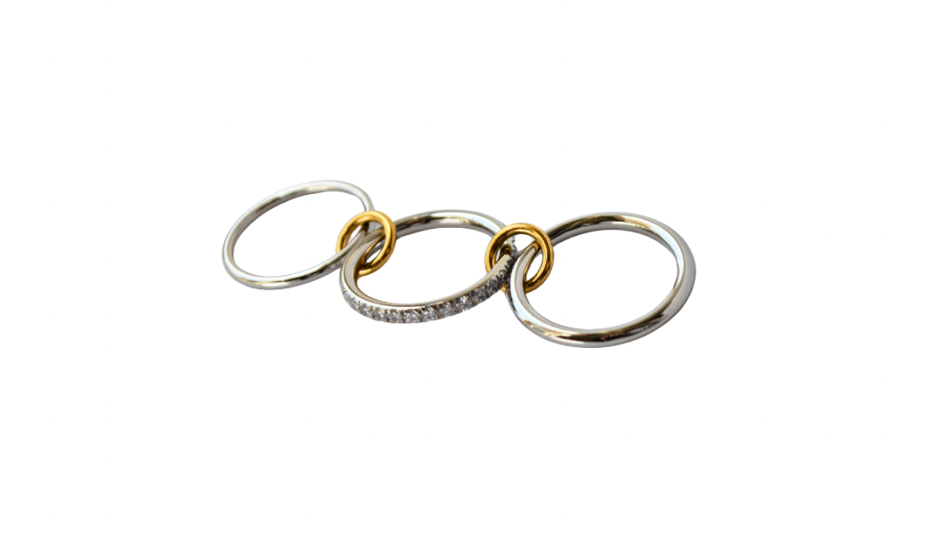 anillo triple con cristales